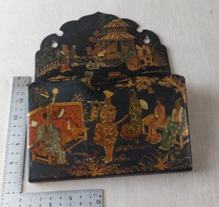 Ancien porte courrier, en papier maché / carton bouilli Napoléon III, japonisant ^