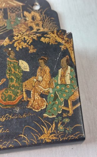 Ancien porte courrier, en papier maché / carton bouilli Napoléon III, japonisant ^