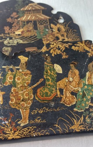 Ancien porte courrier, en papier maché / carton bouilli Napoléon III, japonisant ^