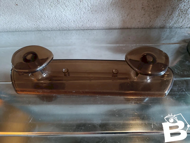 ancien porte manteau double en plastique année 60-70 en bon etat