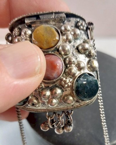 Ancien porte monnaie / bourse, en métal, ethnique, Sajai