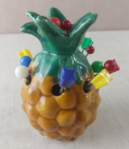 Ancien porte pique, forme ananas, en céramique de Vallauris, vintage