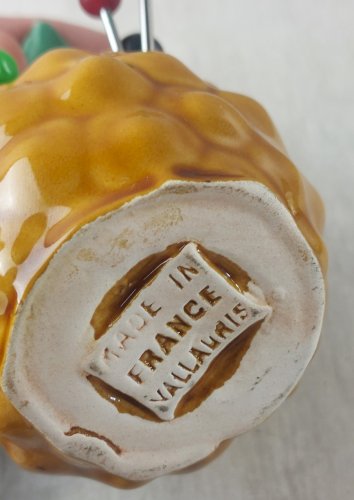 Ancien porte pique, forme ananas, en céramique de Vallauris, vintage