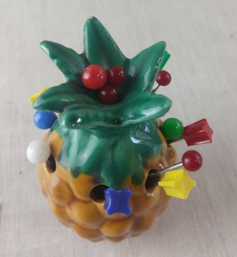 Ancien porte pique, forme ananas, en céramique de Vallauris, vintage