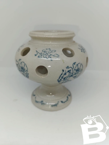 ancien pot à crocus à decor floral en bon etat