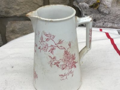 ANCIEN POT À EAU PICHET CRUCHE FAÏENCE XIXeme décor floral rose  H 19,5 cms