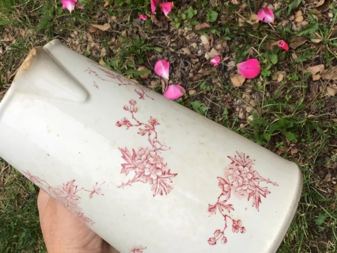 ANCIEN POT À EAU PICHET CRUCHE FAÏENCE XIXeme décor floral rose  H 19,5 cms