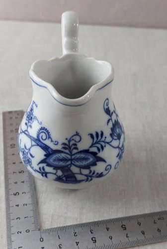 Ancien pot à lait, décor Blue Onion / en porcelaine de Tchécoslovaquie / Czech