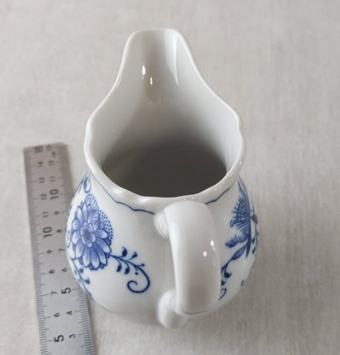 Ancien pot à lait, décor Blue Onion / en porcelaine de Tchécoslovaquie / Czech
