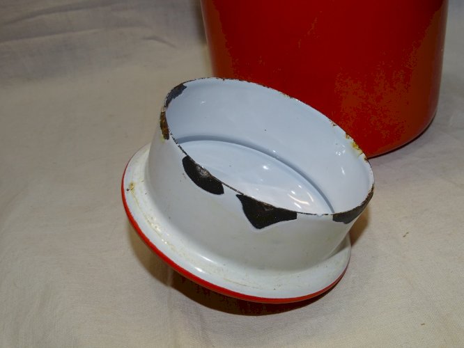 -ANCIEN POT A LAIT  TOLE EMAILLEE ROUGE JAPY DECO CUISINE COLLECTION    D