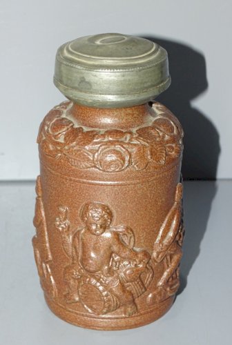 -ANCIEN POT A TABAC GRES de BEAUVAISIS PERSONNAGES en APPLIQUE FUMEUR VITRINE D