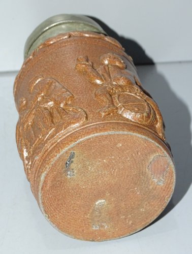 -ANCIEN POT A TABAC GRES de BEAUVAISIS PERSONNAGES en APPLIQUE FUMEUR VITRINE D