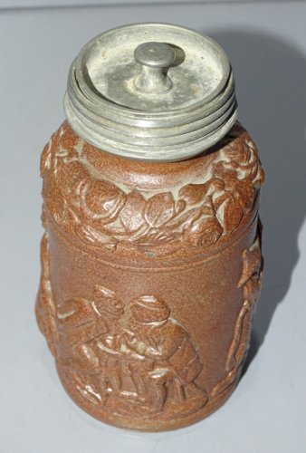-ANCIEN POT A TABAC GRES de BEAUVAISIS PERSONNAGES en APPLIQUE FUMEUR VITRINE D