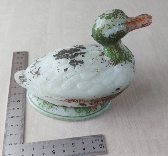 Ancien pot / bonbonnière, forme canard, en opaline, Vallerysthal
