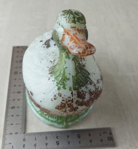 Ancien pot / bonbonnière, forme canard, en opaline, Vallerysthal