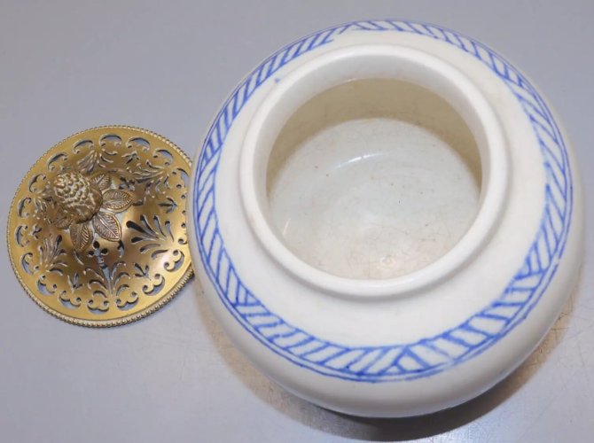-ANCIEN POT Chinois à GINGEMBRE BLANC BLEU COUVERCLE LAITON Ajouré  D