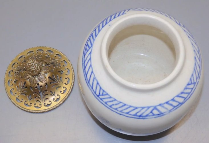 -ANCIEN POT Chinois à GINGEMBRE BLANC BLEU COUVERCLE LAITON Ajouré  D