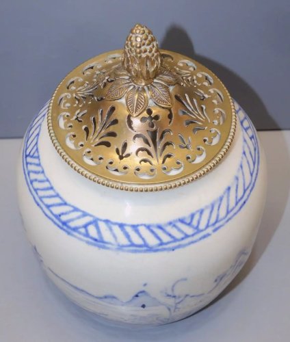 -ANCIEN POT Chinois à GINGEMBRE BLANC BLEU COUVERCLE LAITON Ajouré  D
