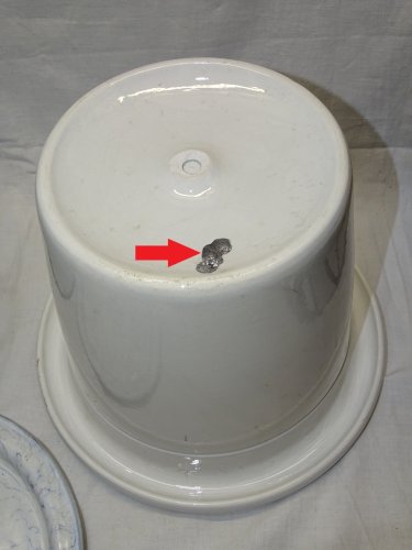 -ANCIEN POT de CHAMBRE TOLE EMAILLEE MARBREE INTERIEUR POT CERAMIQUE BLANCHE   D