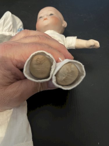 ancien poupée poupon tenue bapteme tete porcelaine numéro 13 marque H ?