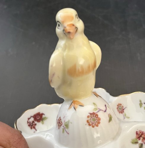 ancien présentoir à œufs œufrier coquetiers  porcelaine prise poussin