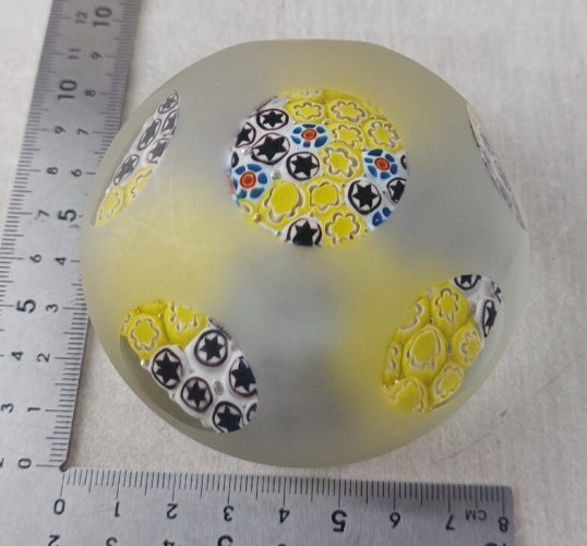 Ancien presse papier / sulfure, décor à facettes, Murano millefiori