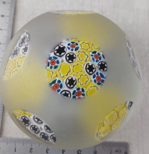 Ancien presse papier / sulfure, décor à facettes, Murano millefiori