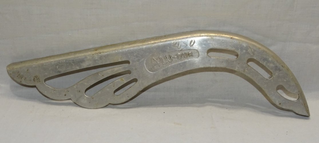 -ANCIEN PROTEGE CHAINE DE VELO MARQUE ALU DUR JUS DE GRANGE COLLECTION  D