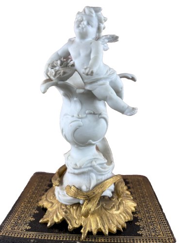 Ancien putto angelot en biscuit blanc sur socle doré – XIXe putti ange