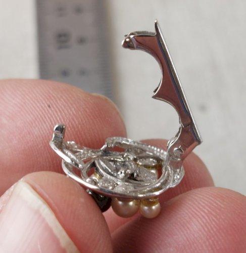 Ancien raccourcisseur / coulant de collier / chaîne, argent massif décor perles