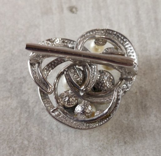 Ancien raccourcisseur / coulant de collier / chaîne, argent massif décor perles