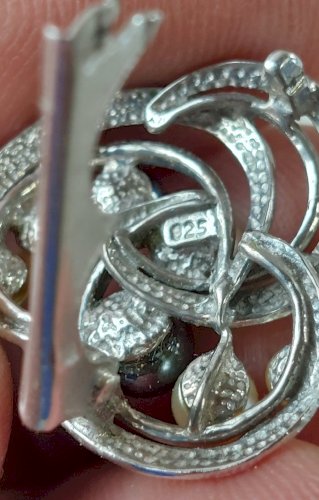 Ancien raccourcisseur / coulant de collier / chaîne, argent massif décor perles
