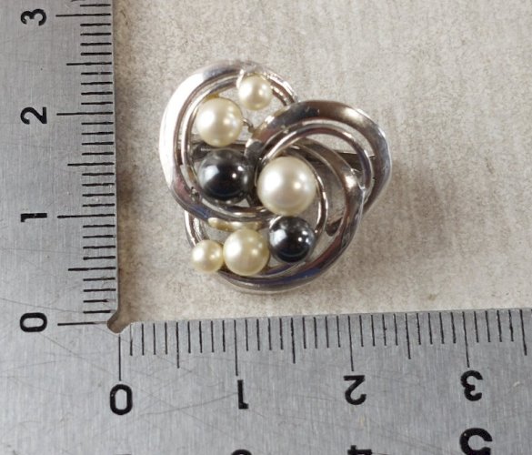 Ancien raccourcisseur / coulant de collier / chaîne, argent massif décor perles