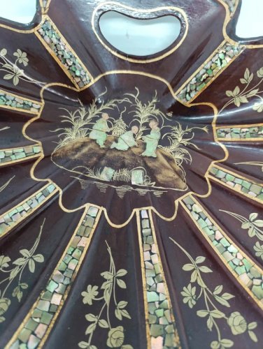 ancien ramasse miettes asiatique avec peigne en bon etat