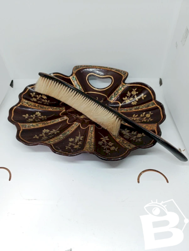 ancien ramasse miettes asiatique avec peigne en bon etat