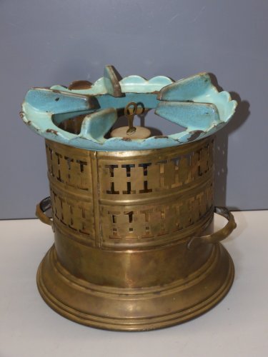 - ANCIEN RECHAUD A PETROLE LAITON et FONTE EMAILLEE ART DECO  FORME RONDE    D