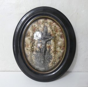 antique reliquary oval frame in blackened wood Napoleon III convex glass Adam decoration