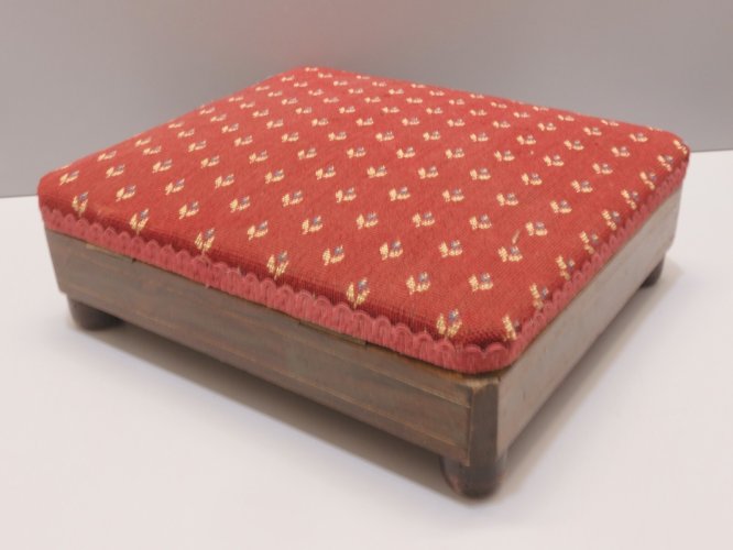 -ANCIEN REPOSE PIED CHAUFFANT TISSU VELOURS BOIS AVEC SON INTERIEUR DECO   D