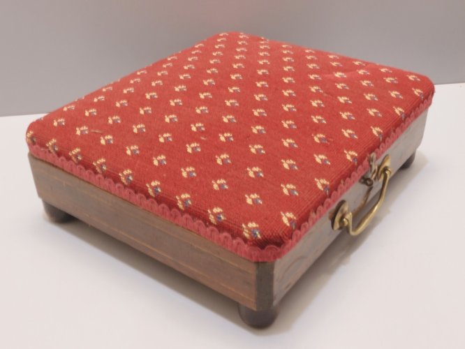 -ANCIEN REPOSE PIED CHAUFFANT TISSU VELOURS BOIS AVEC SON INTERIEUR DECO   D