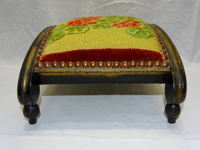 -ANCIEN REPOSE PIED NAPOLEON III NIII BELLE TAPISSERIE MANQUE UN BOUT de PIED  D