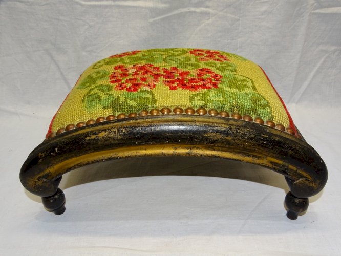-ANCIEN REPOSE PIED NAPOLEON III NIII BELLE TAPISSERIE MANQUE UN BOUT de PIED  D