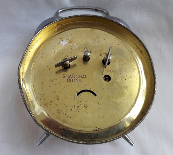 Ancien réveil mécanique