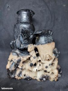 antique Asian lard stone rinse brush with floral and animal decoration in good condition