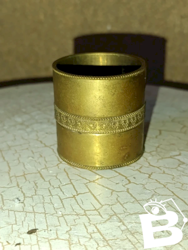 ancien rond de serviette à frise de fleur en bon etat