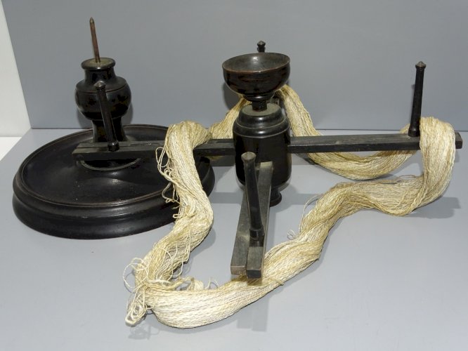 - ANCIEN ROUET DÉVIDOIR DÉROULEUR DE FIL ÉCHEVEAUDOIR COLLECTION DECO VITRINE D