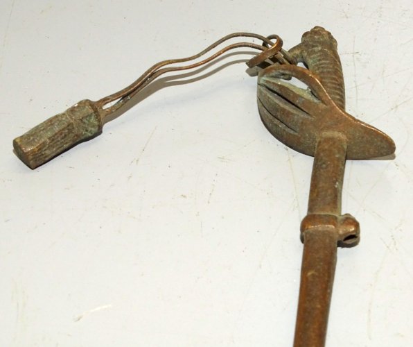 - ANCIEN SABRE MINIATURE EN BRONZE DECO PENDULE STATUE ou AUTRE COLLECTION   D