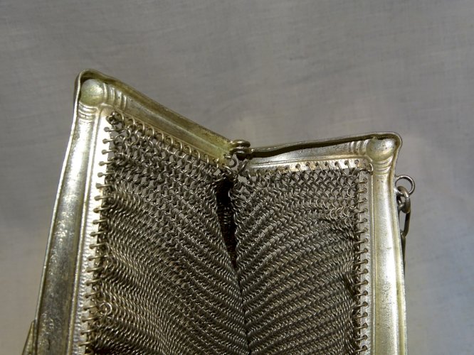 -ANCIEN SAC BOURSE MAILLES  METAL ARGENTE SAC A MAIN SAC DE BAL MINAUDIERE   D
