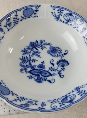 Ancien saladier, décor Blue Onion / porcelaine Tchécoslovaquie / Czech