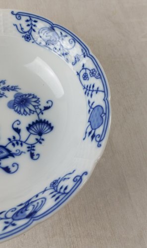 Ancien saladier, décor Blue Onion / porcelaine Tchécoslovaquie / Czech