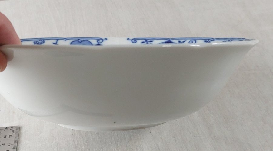 Ancien saladier, décor Blue Onion / porcelaine Tchécoslovaquie / Czech
